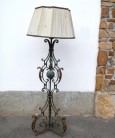 Kovaná lampa 19. století. 