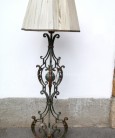 Kovaná lampa 19. století. 