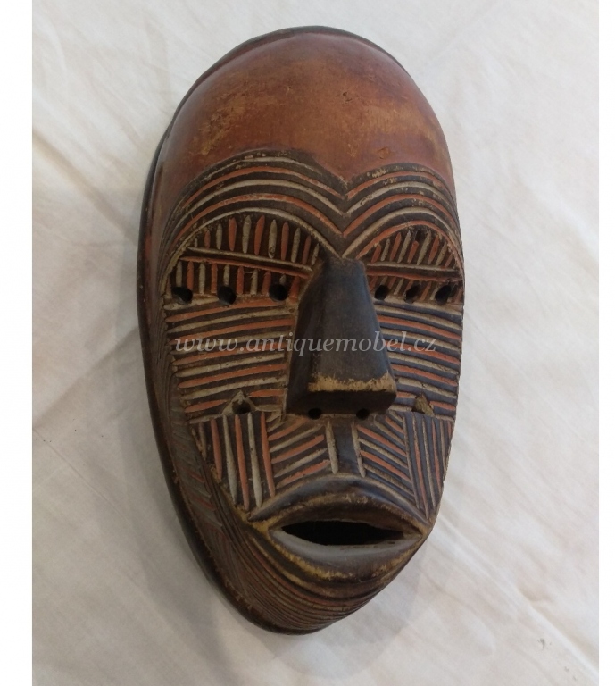 Obřadní maska mladého muže. Kongo Afrika. 