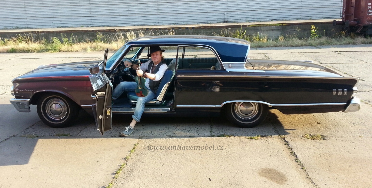 Autopujčovna. Auto na svatbu Mikšík