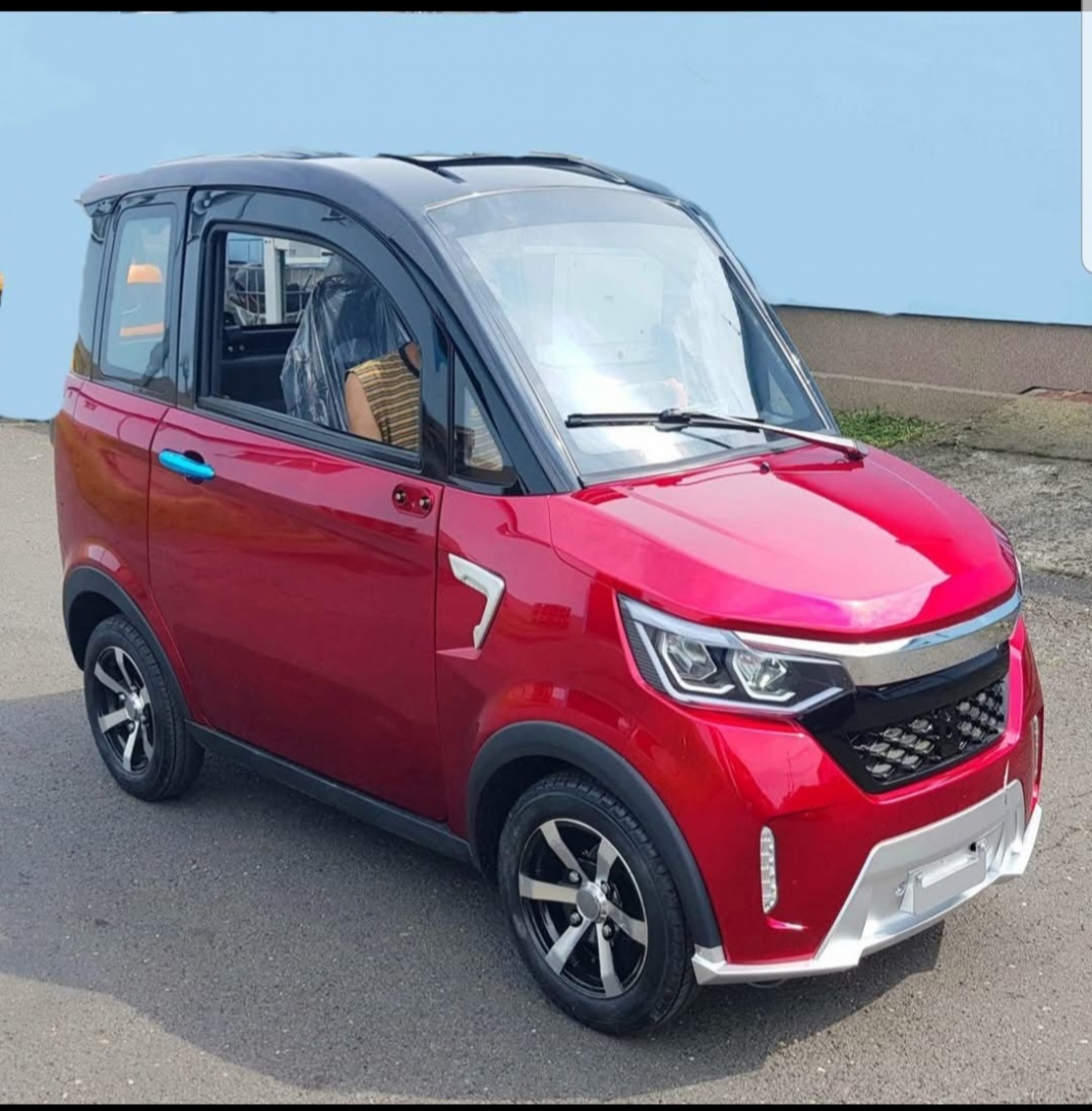 Elektrické Auto pro tři osoby.